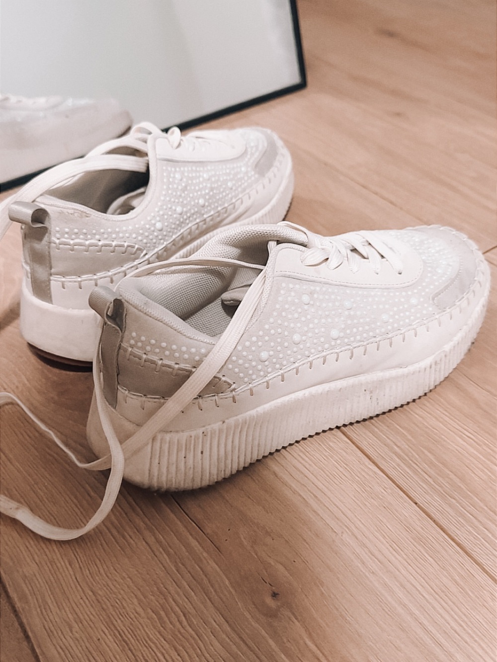 Pear sneakers